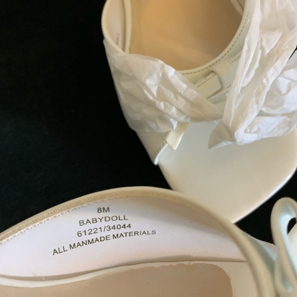 Jessica White Summer Sandal! Size 8m 1 1/2” heel! - Picture 3 of 4